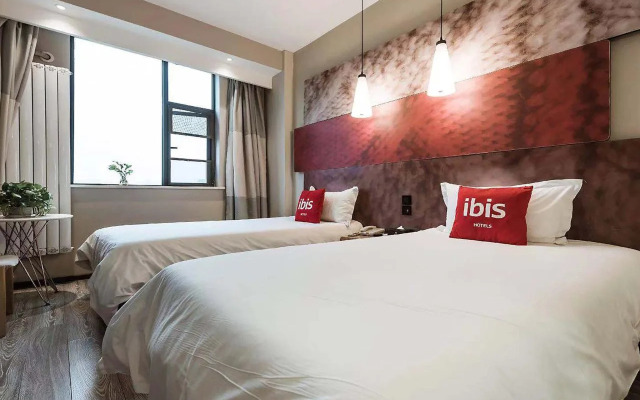 ibis Luoyang Train Station