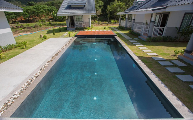 Suksompong Resort