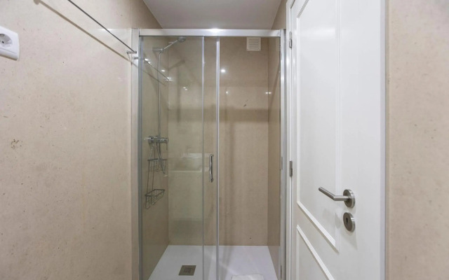 City Center 2BR Flat w/ AC by LovelyStay