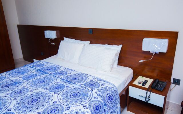 Monarch Hotel