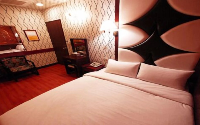 Fuchia Hotel