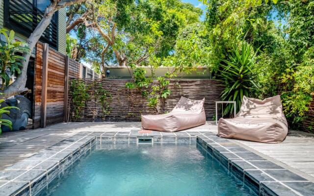 Lovely 1 Bedroom Apartment in Camps Bay