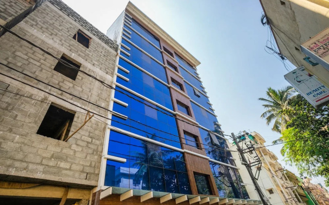 OYO 10525 Varcity Abra Madiwala