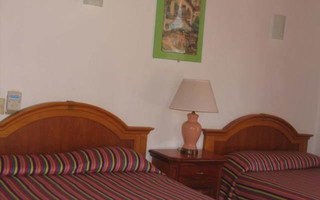 Hotel y Suites Bugambilias