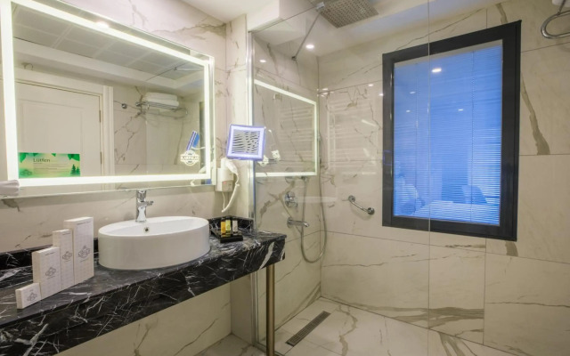 Karpalas City Hotel & Spa