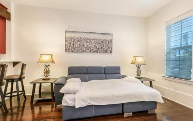 Luxury Loft-Style 3BR Townhouse by Hosteeva