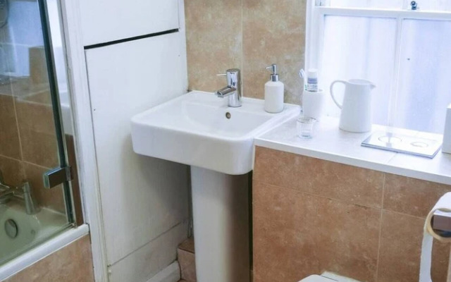 Charming 1 Bedroom Flat in Brook Green