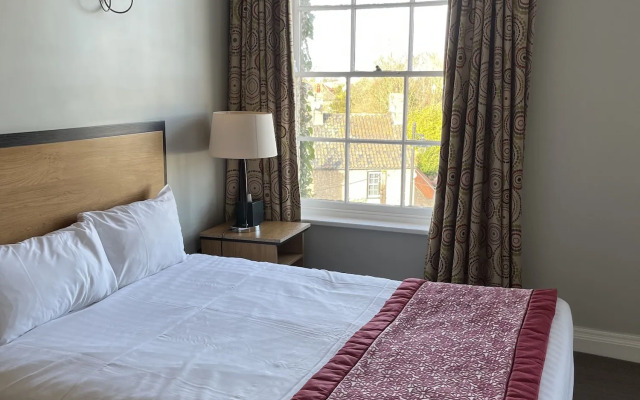 The Riverside House Hotel