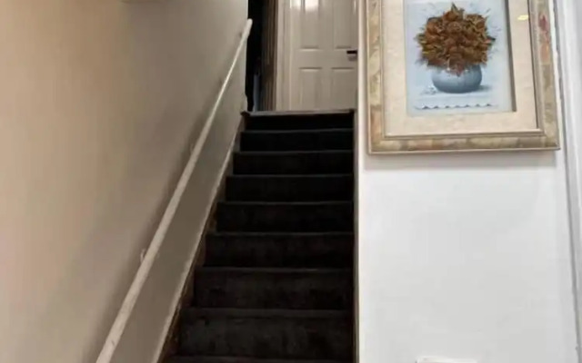 OYO Unique Guestroom - Farnworth, Easy Access to Bolton