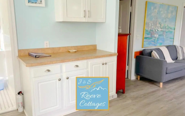 Premier Waterfront Cottage 2