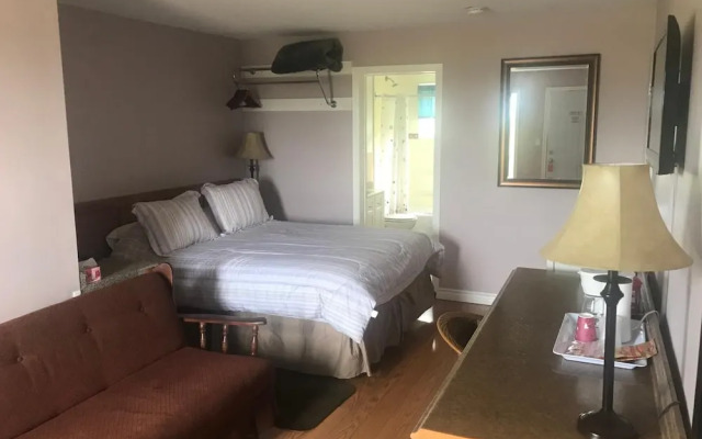 Anchor Motel and Suites