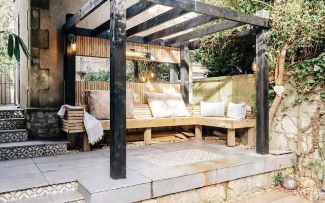 Central Townhouse With Garden Free Parking