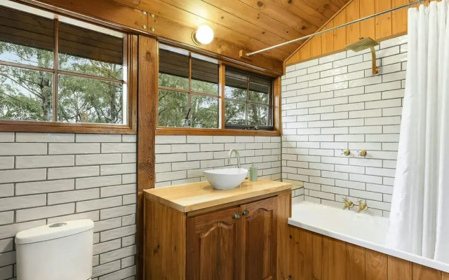Onyx Retreat Healesville Luxury Lodge x Hot Tub