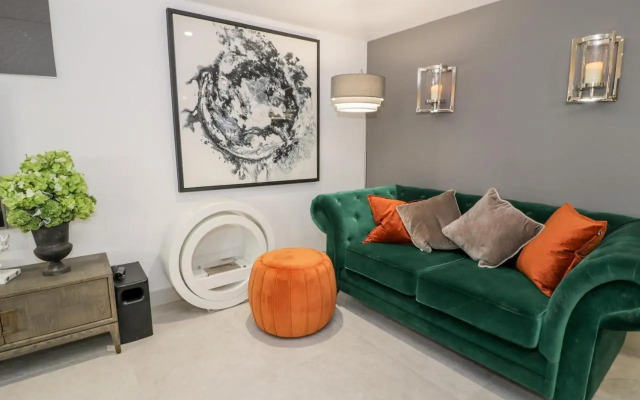 Capel Mawr, Basement 19