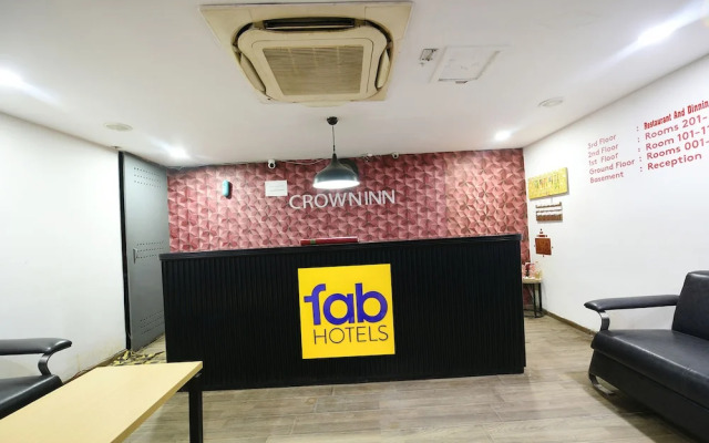 Fabhotel Crown Inn