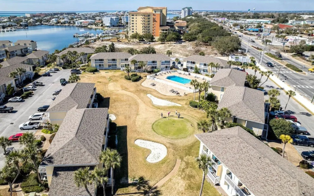 SPC 2013 is a Pet Friendly Upstairs 1 BR with Seasonal Beach Setup by RedAwning