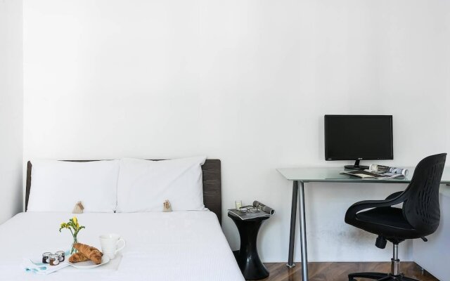 Cosy, Modern Chelsea Studio