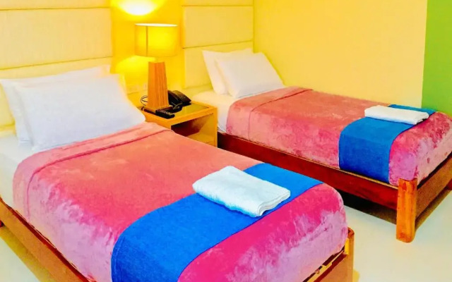 RedDoorz Plus @ ABC Landmark Hotel