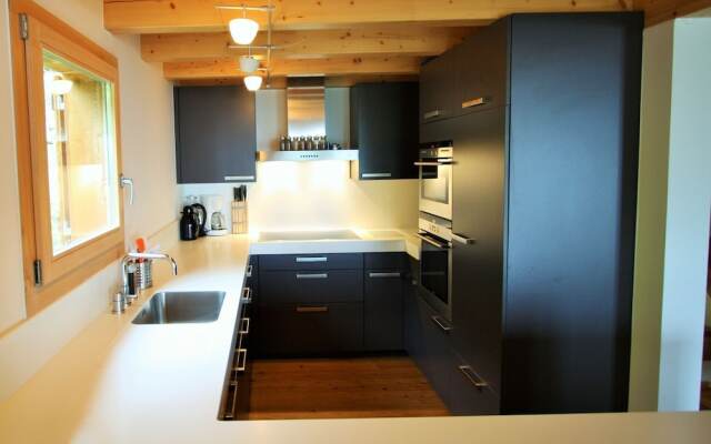 Quaint Chalet in Les Collons with Hot Tub