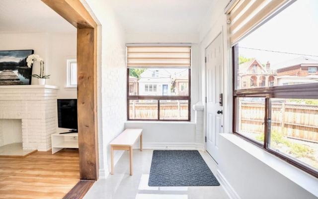 3BR Townhouse - St Clair West Village w Parking