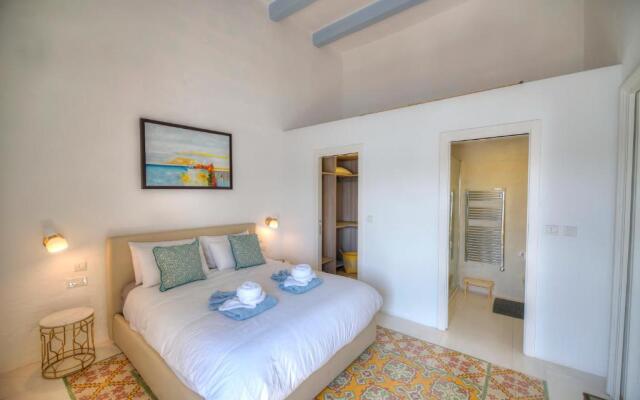 Spacious maisonette with spectacular views IBRI1-1