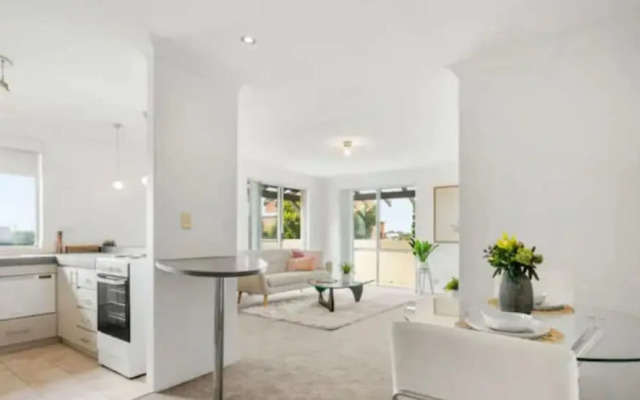 Bright 2 Bedroom Apartment Near Optus Stadium