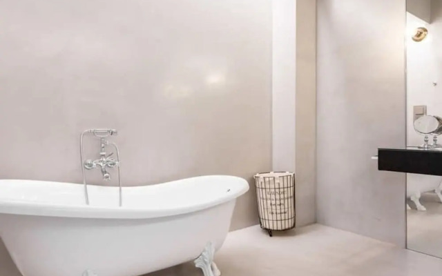 The Deauville Majestic 1 Bedroom in Chueca