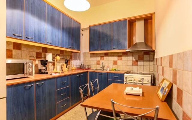 Cozy Apartment in Athens near Aghios Ioannis Subway Station