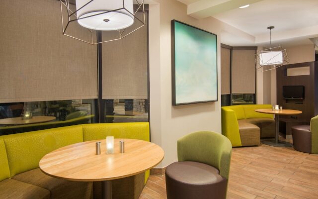 Courtyard Springfield Airport