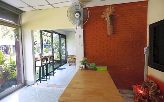 Banana hostel (Don Muang)