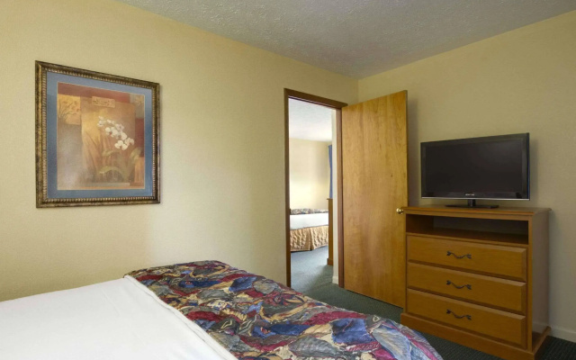 Ramada Pigeon Forge South Hotel