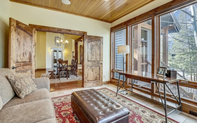 Highlands Getaway 4 Bedroom Home by RedAwning