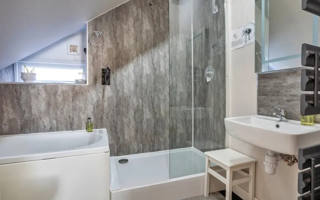 Apartment in Beaumaris Near the Coastline