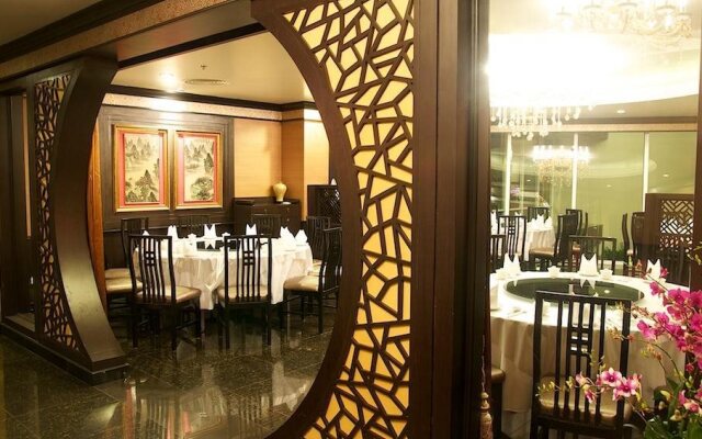 Jolly Suites Petkasem