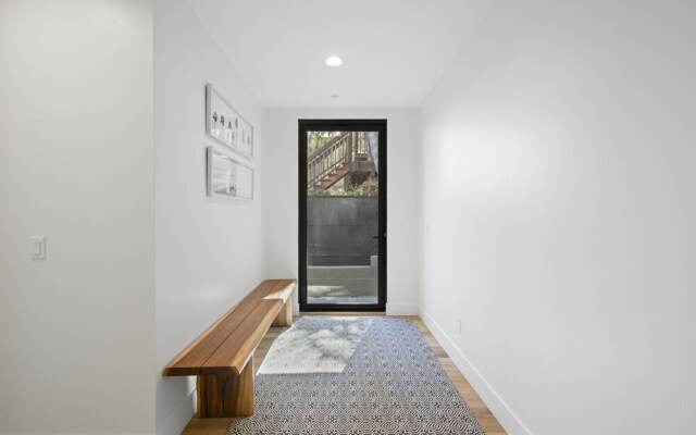 Enc831 4 Bedroom Home by Redawning