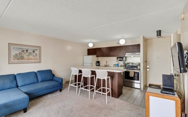 Waikiki Banyan #2801-1 by RedAwning