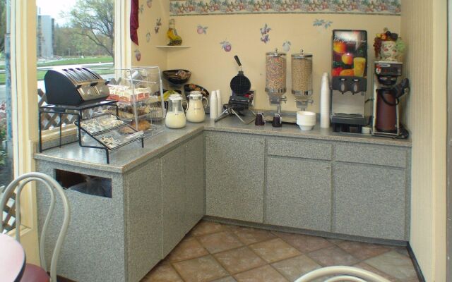 University Inn & Suites