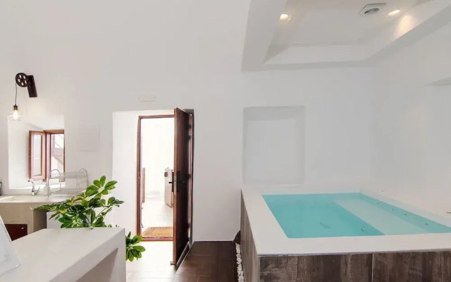 Santorini Luxury Suite w Rooftop Hottub Seaview