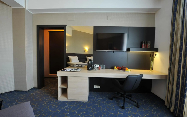 Crystal Palace Hotel