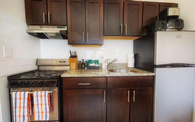 Stylish 1BR + Train | Theatre District | Evonify