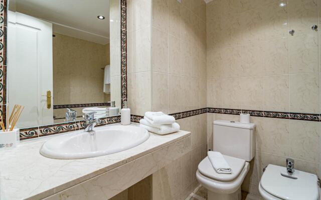 SAM2.4I- Cozy apartment walking distance to beach