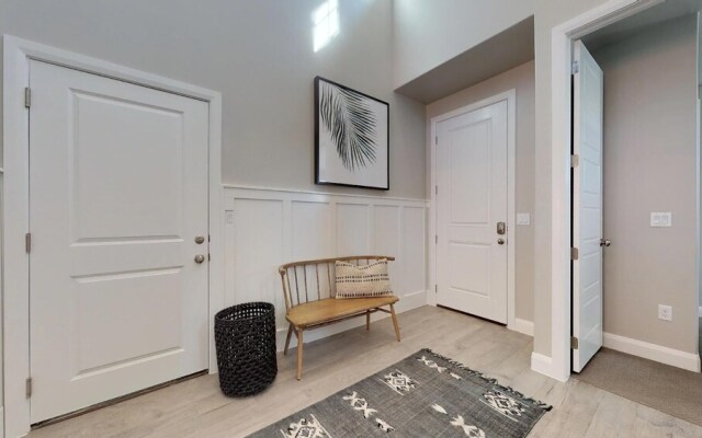 Desert Serenity 4 Bedroom Apts by RedAwning