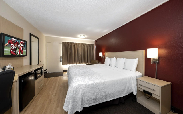 Red Roof Inn PLUS+ & Suites Naples Downtown-5th Ave S