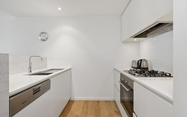 Edgewater 207