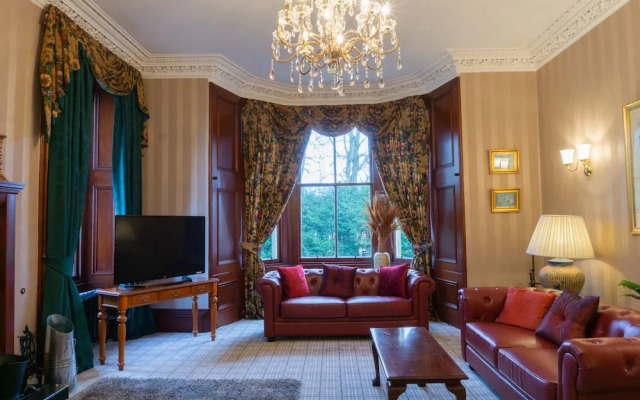 Newton Manor House -7 Bedroom House