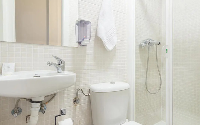 Hostal Gran Via 63 Rooms