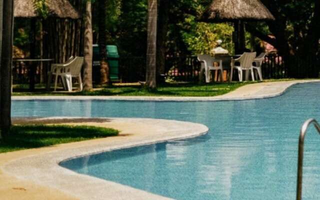 Emerald Manor Hotel