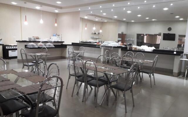 Emmis Park Hotel