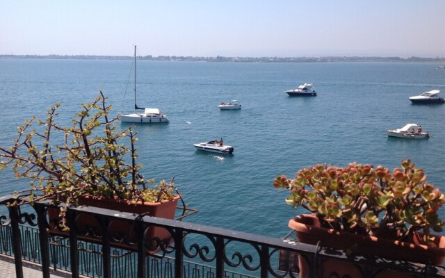 MedFlats Sea View Apartments in Ortigia