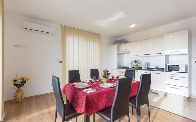 Beautiful Home in Medulin With Wifi and 5 Bedrooms